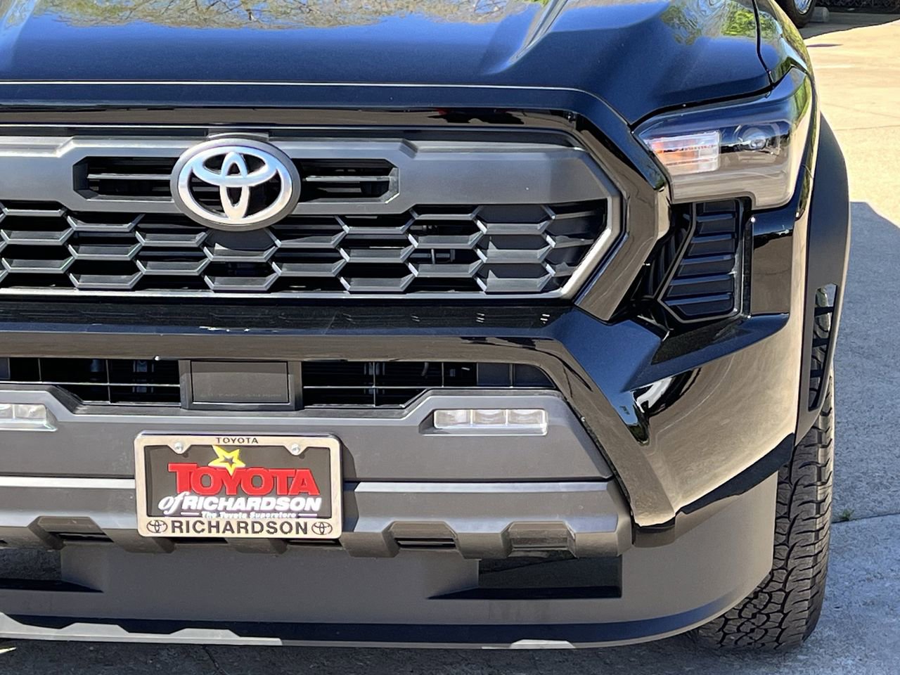 Used 2024 Toyota Tacoma TRD Off-Road AWD/4WD image 8