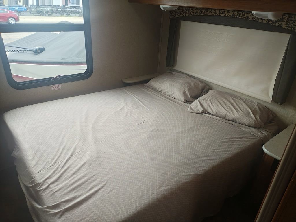 Used 2016 Ford E-450 and Econoline 450 Super Duty w/ Motorhome Prep Package image 17