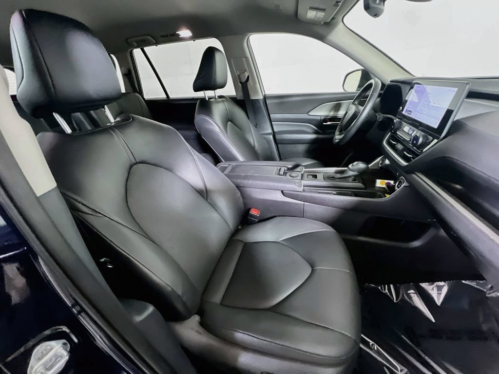 Certified 2025 Toyota Grand Highlander AWD image 25