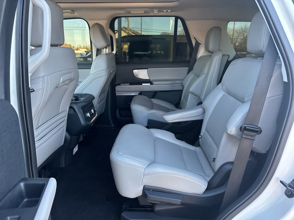 Used 2025 Ford Expedition Active image 21