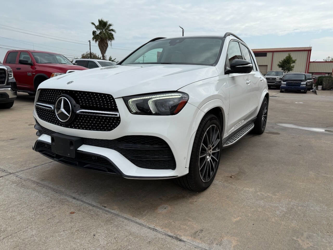 Used 2021 Mercedes-Benz GLE 350 w/ AMG Line Exterior image 1