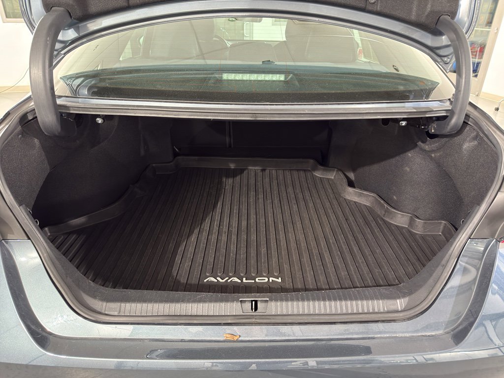 Used 2019 Toyota Avalon Touring image 8