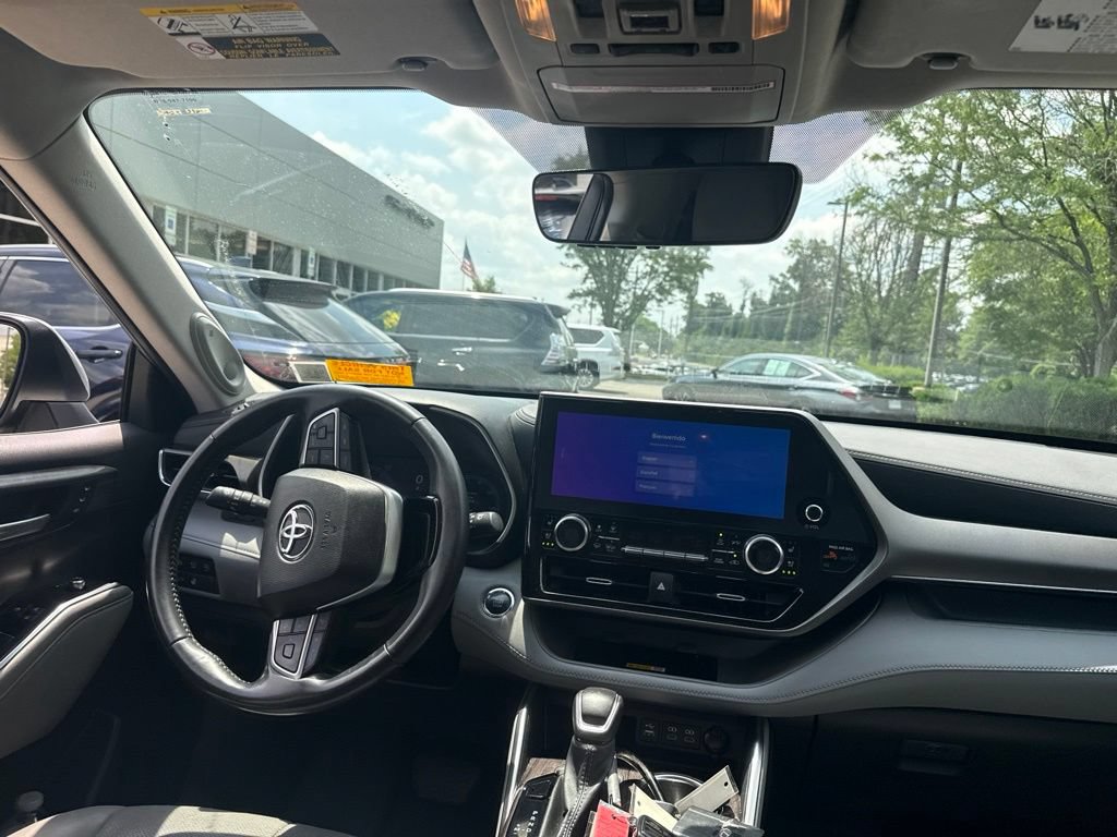 Used 2023 Toyota Highlander Limited AWD/4WD image 8