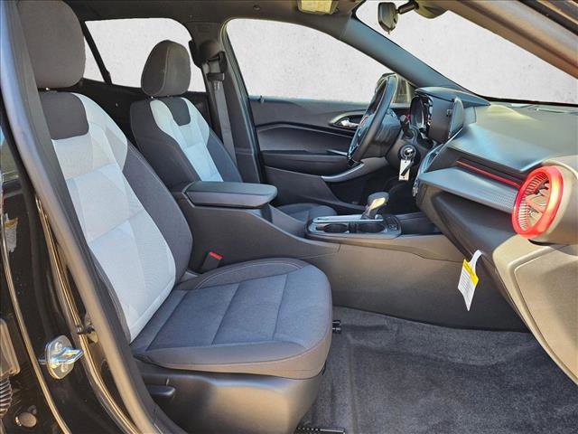 Used 2025 Chevrolet Trax RS w/ Sunroof Package image 21