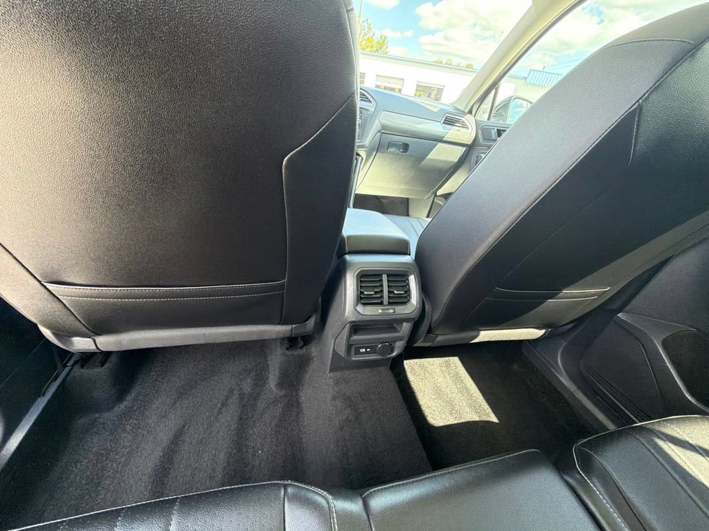 Used 2022 Volkswagen Tiguan SE AWD/4WD image 13