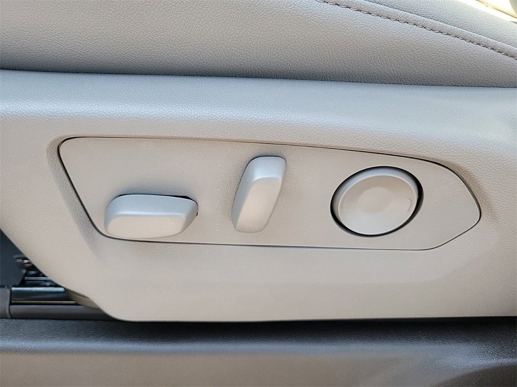 New 2026 GMC Sierra 1500 SLT w/ SLT Convenience Package image 16