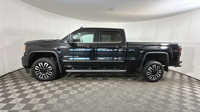 Used 2018 GMC Sierra 2500 Denali w/ Duramax Plus Package AWD/4WD image 5