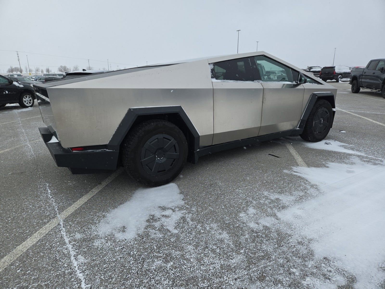 Used 2025 Tesla Cybertruck AWD Crew Cab image 3