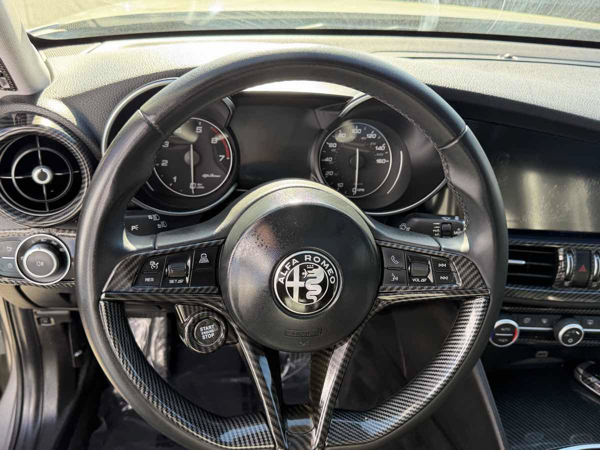 Used 2017 Alfa Romeo Giulia RWD image 16