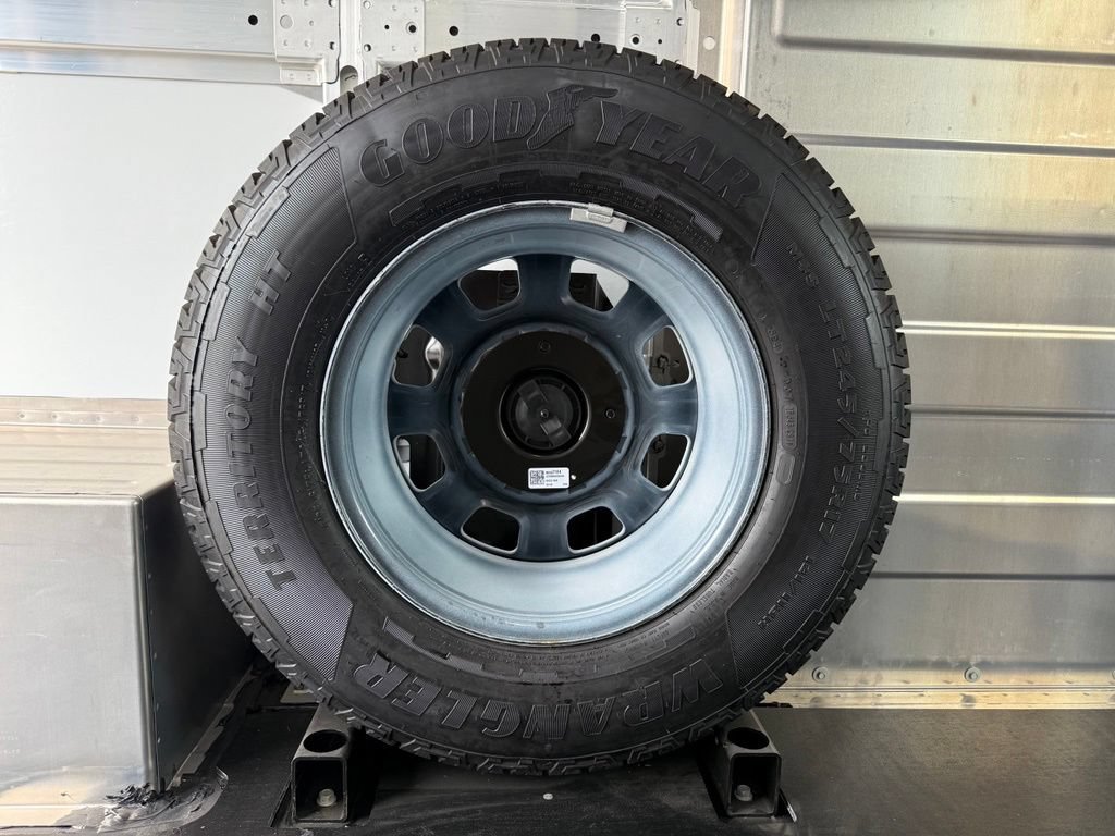 Used 2024 Chevrolet Brightdrop 400 w/ Commercial Equipment Package AWD/4WD image 49