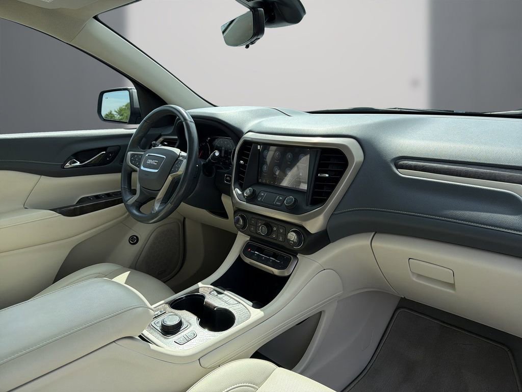 Used 2021 GMC Acadia Denali w/ Denali Technology Package FWD image 16