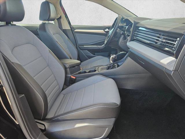Used 2025 Volkswagen Jetta SE image 19