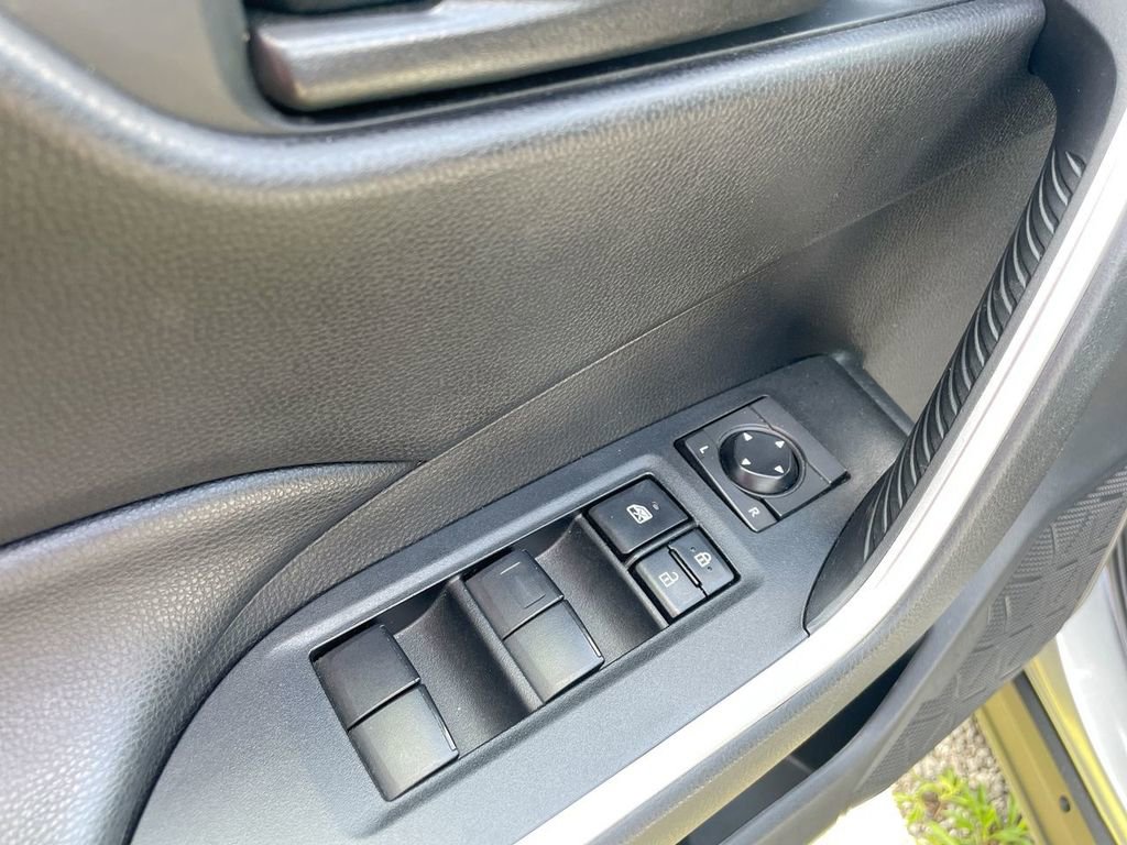 Used 2020 Toyota RAV4 LE FWD image 16