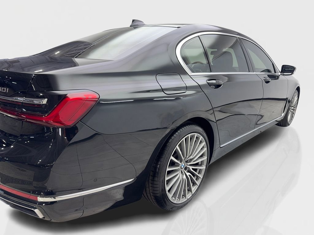 Used 2022 BMW 740i image 13