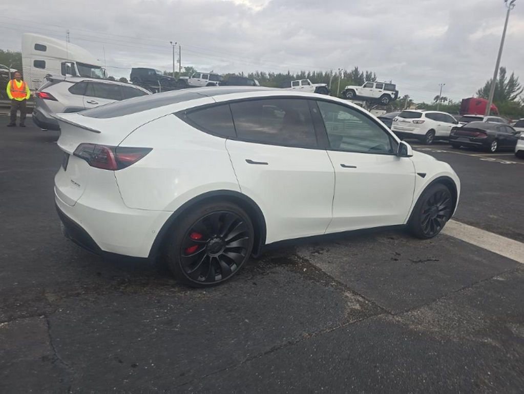 Used 2022 Tesla Model Y Performance image 4