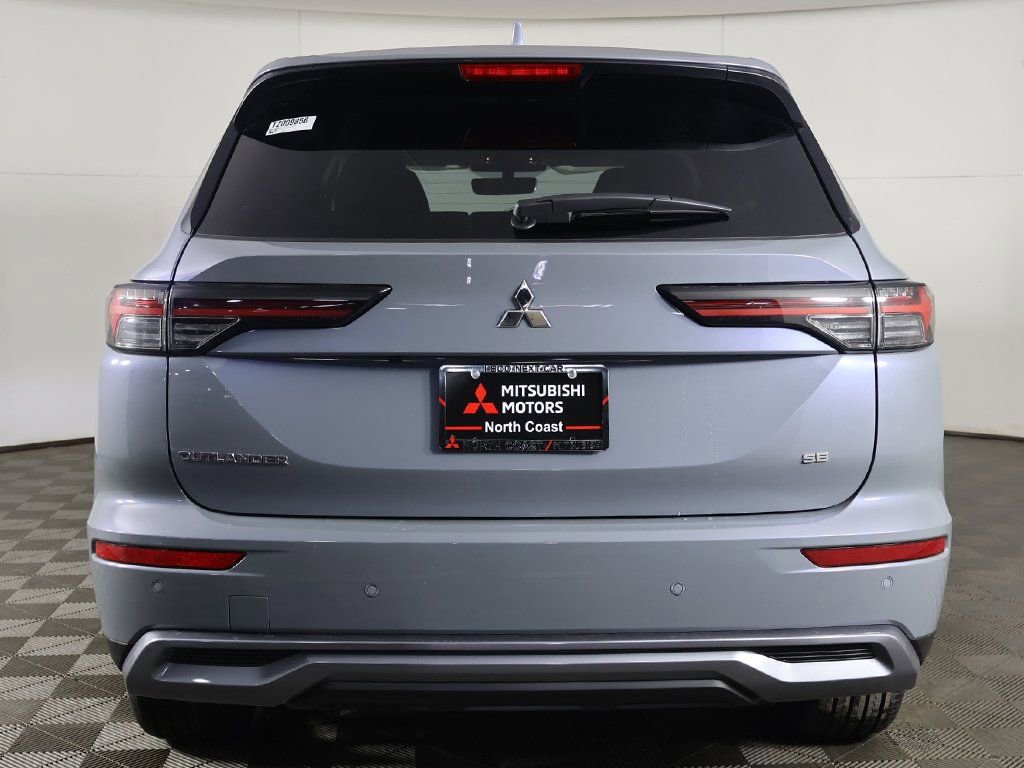 New 2026 Mitsubishi Outlander SE image 14