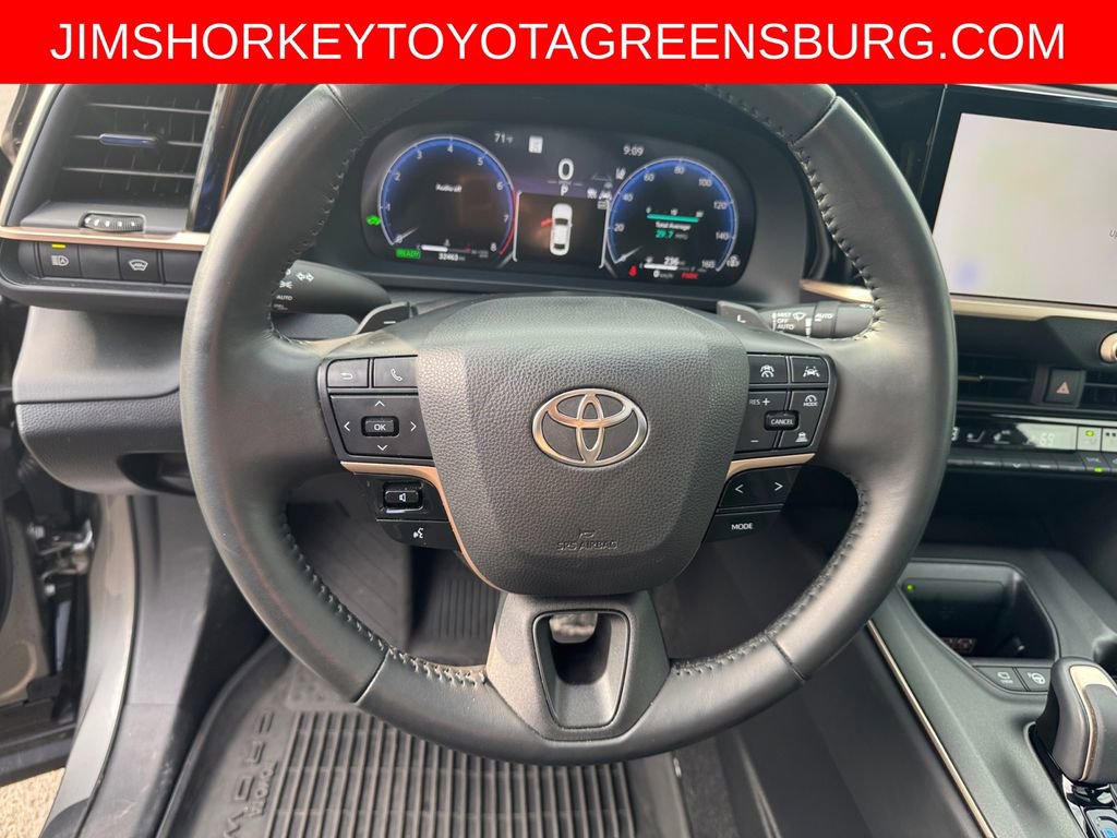 Used 2023 Toyota Crown Platinum image 15