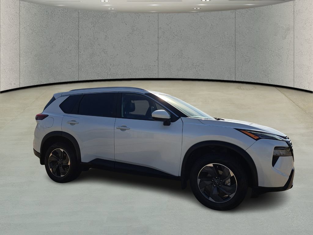 Used 2024 Nissan Rogue SV w/ SV Premium Package image 3