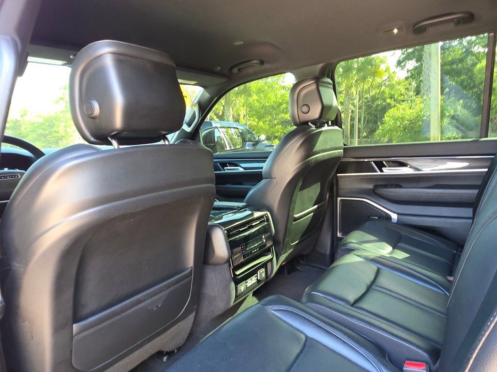Used 2022 Jeep Wagoneer Series I AWD/4WD image 25