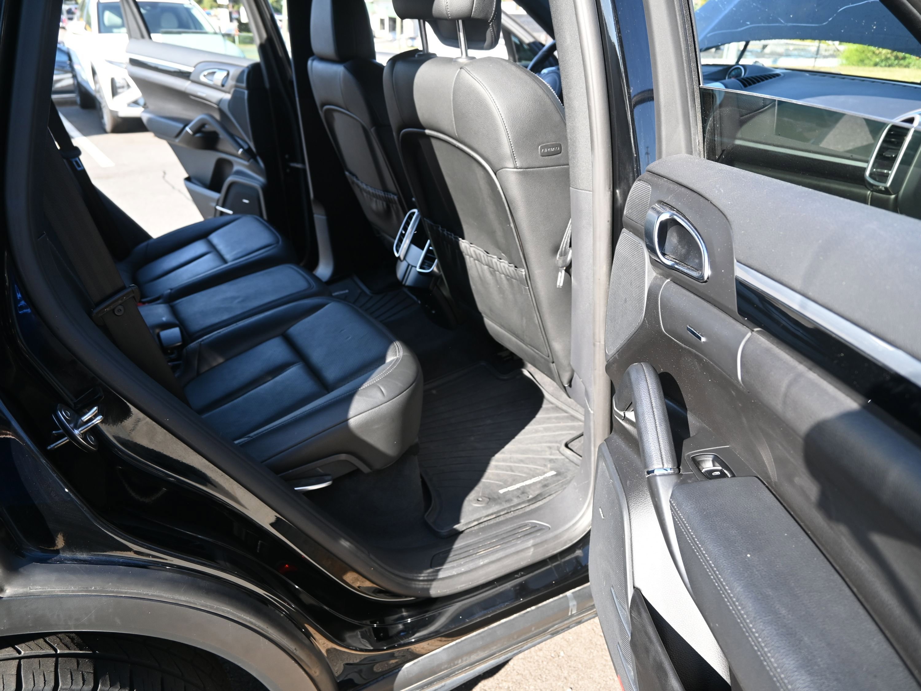 Used 2014 Porsche Cayenne image 28