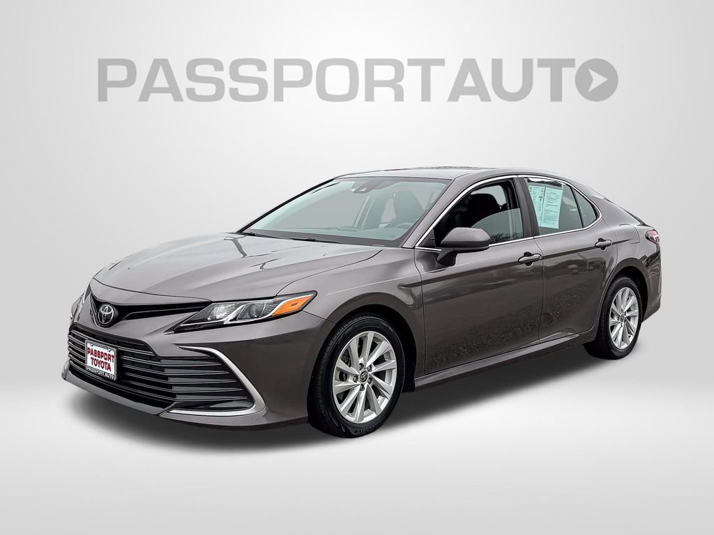 Used 2022 Toyota Camry LE image 1