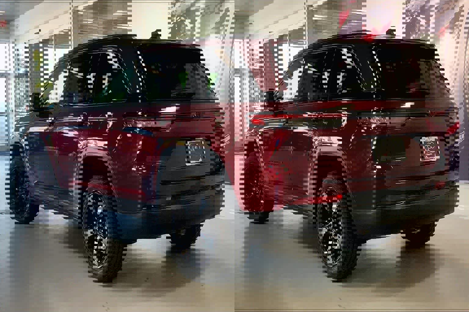 Used 2023 Jeep Grand Cherokee Altitude image 4