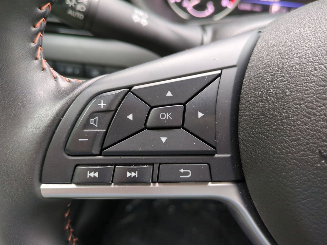 Used 2025 Nissan Sentra SR FWD image 23