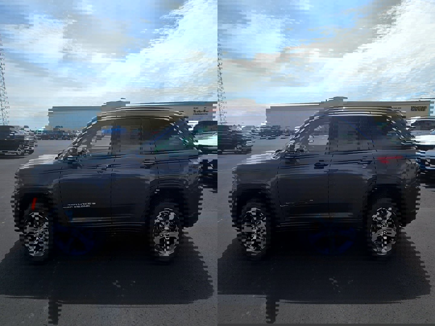 New 2025 Jeep Grand Cherokee Limited w/ Trailer Tow Package image 8