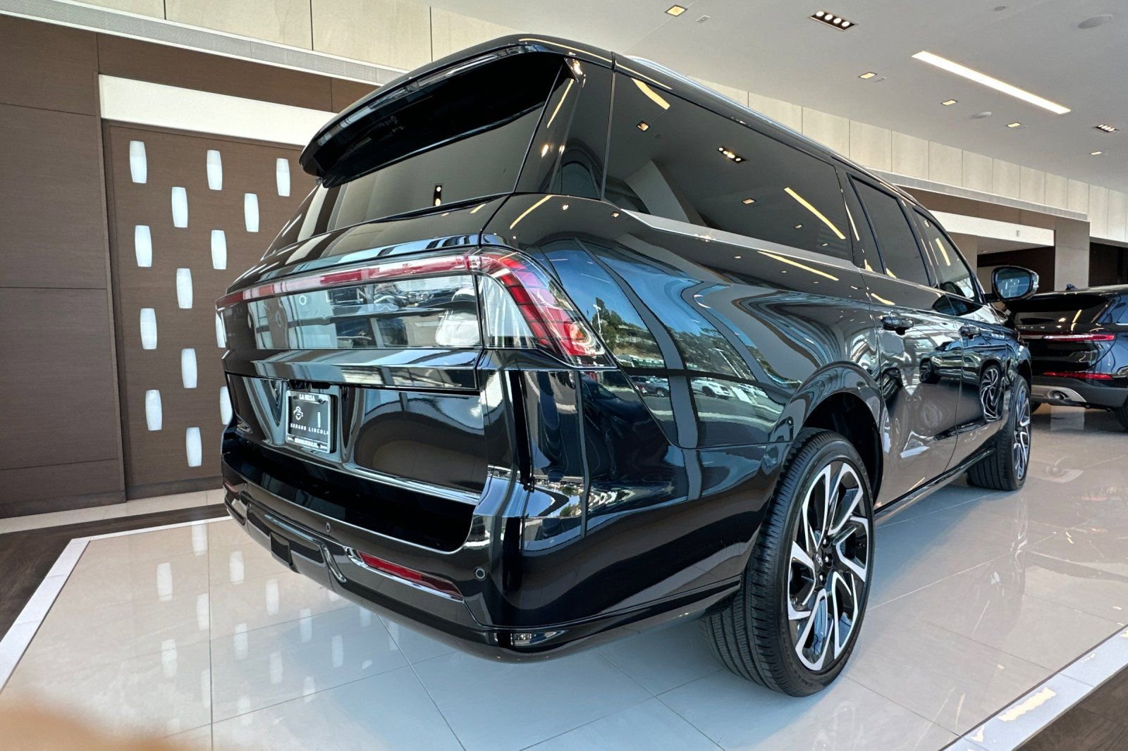 New 2026 Lincoln Navigator L Black Label AWD/4WD image 3