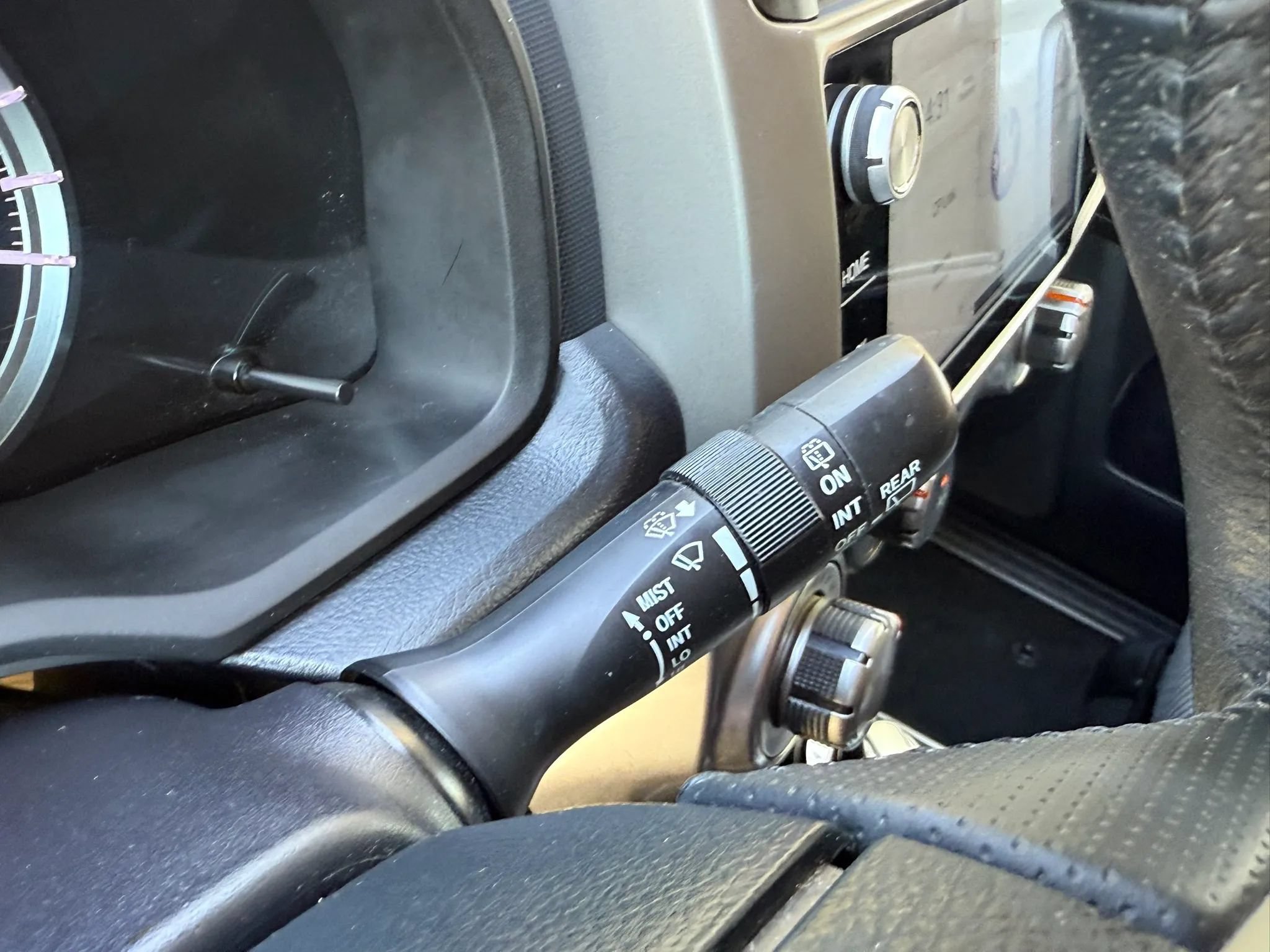 Used 2015 Toyota 4Runner SR5 AWD/4WD image 34