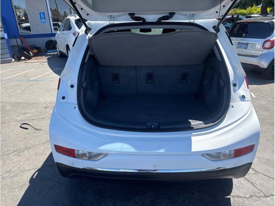 Used 2018 Chevrolet Bolt Premier w/ Infotainment Package FWD image 7