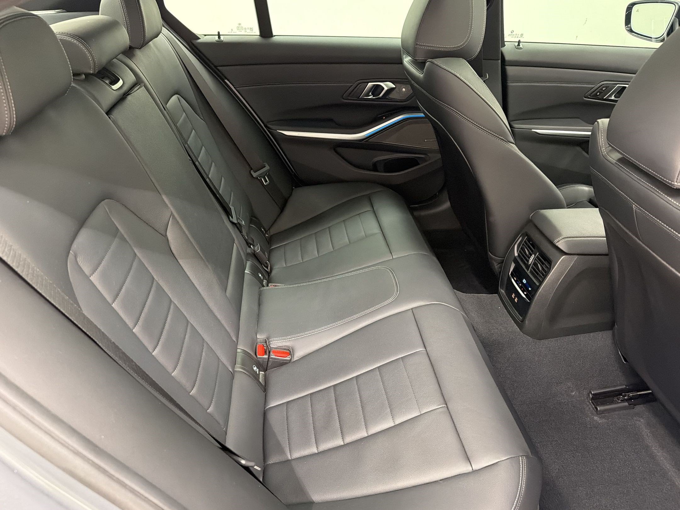 Used 2025 BMW M340i w/ Premium Package RWD image 28