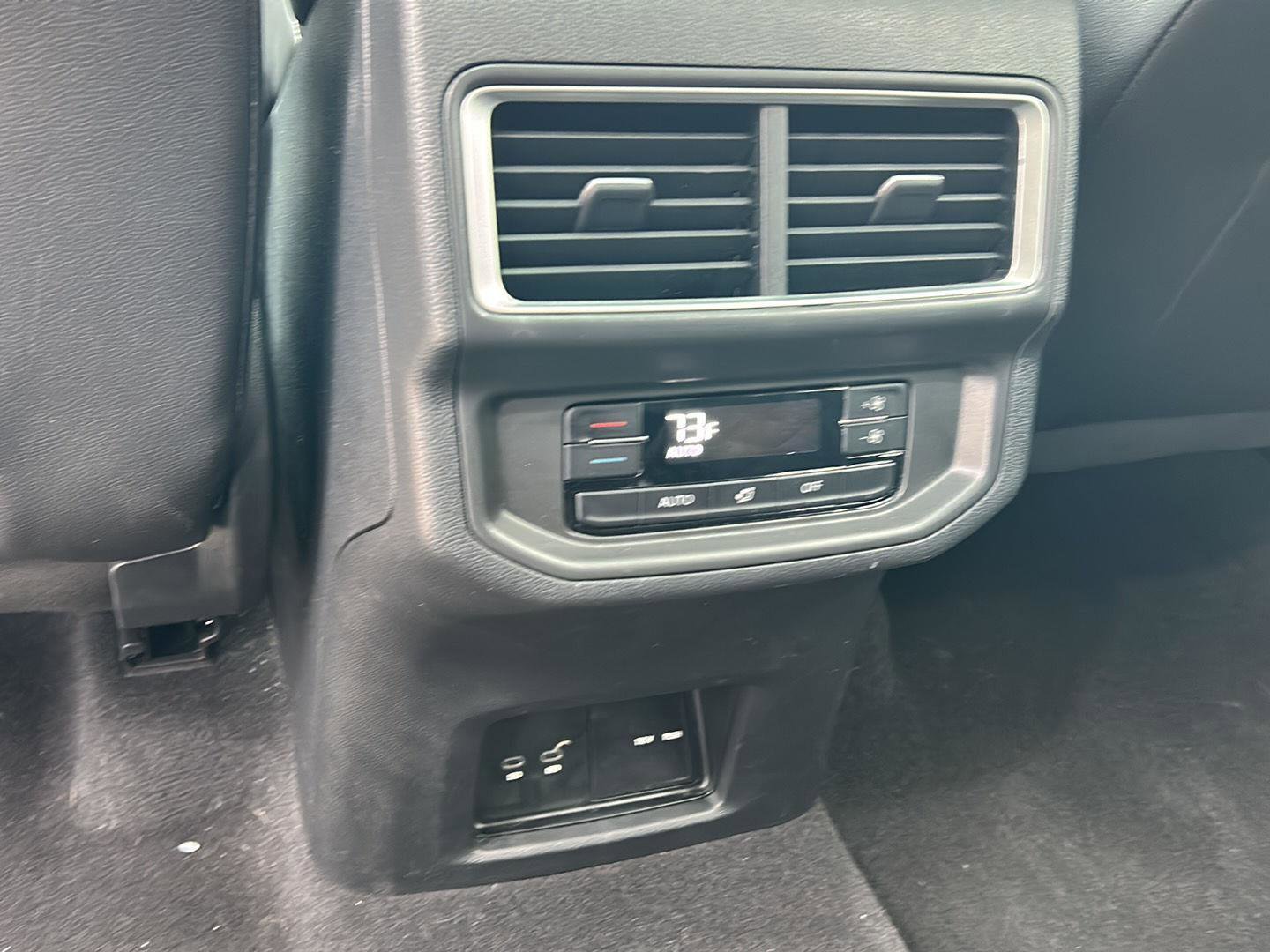 Used 2024 Volkswagen Atlas SE image 27