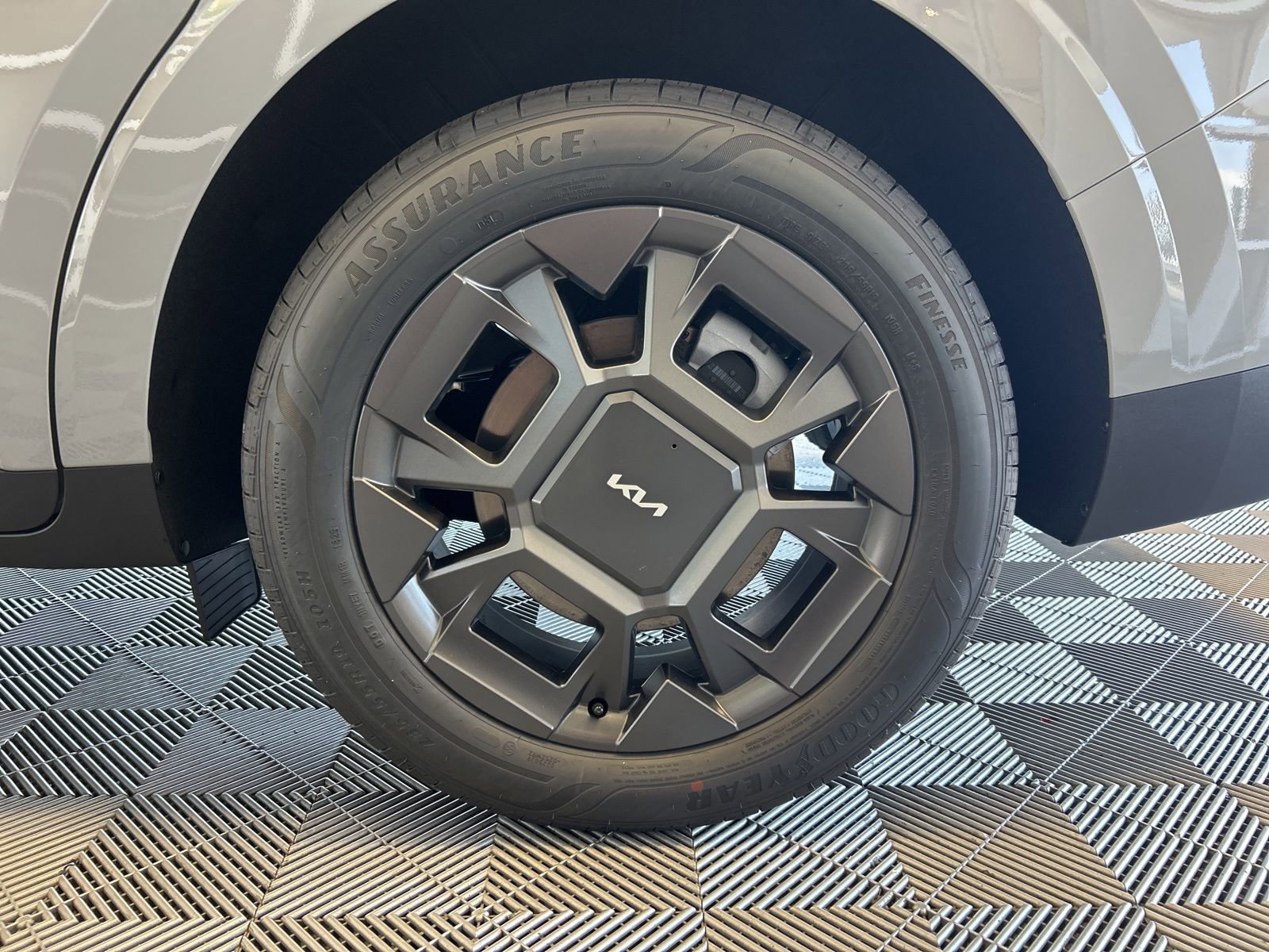 New 2026 Kia Carnival EX image 9