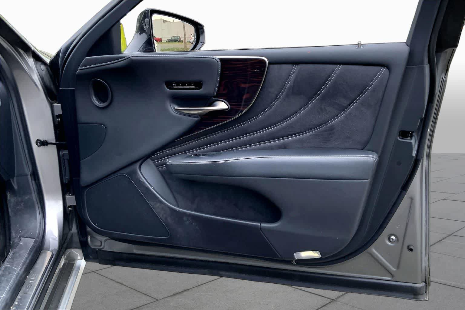 Certified 2023 Lexus LS 500 AWD w/ Interior Upgrade Package image 23
