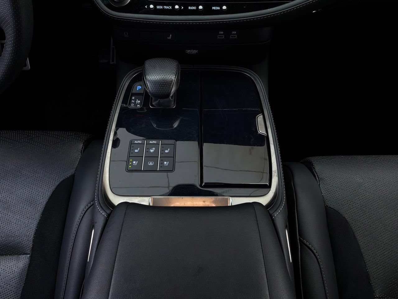 Used 2023 Lexus LS 500 F Sport w/ Cold Weather Package (CK) RWD image 19