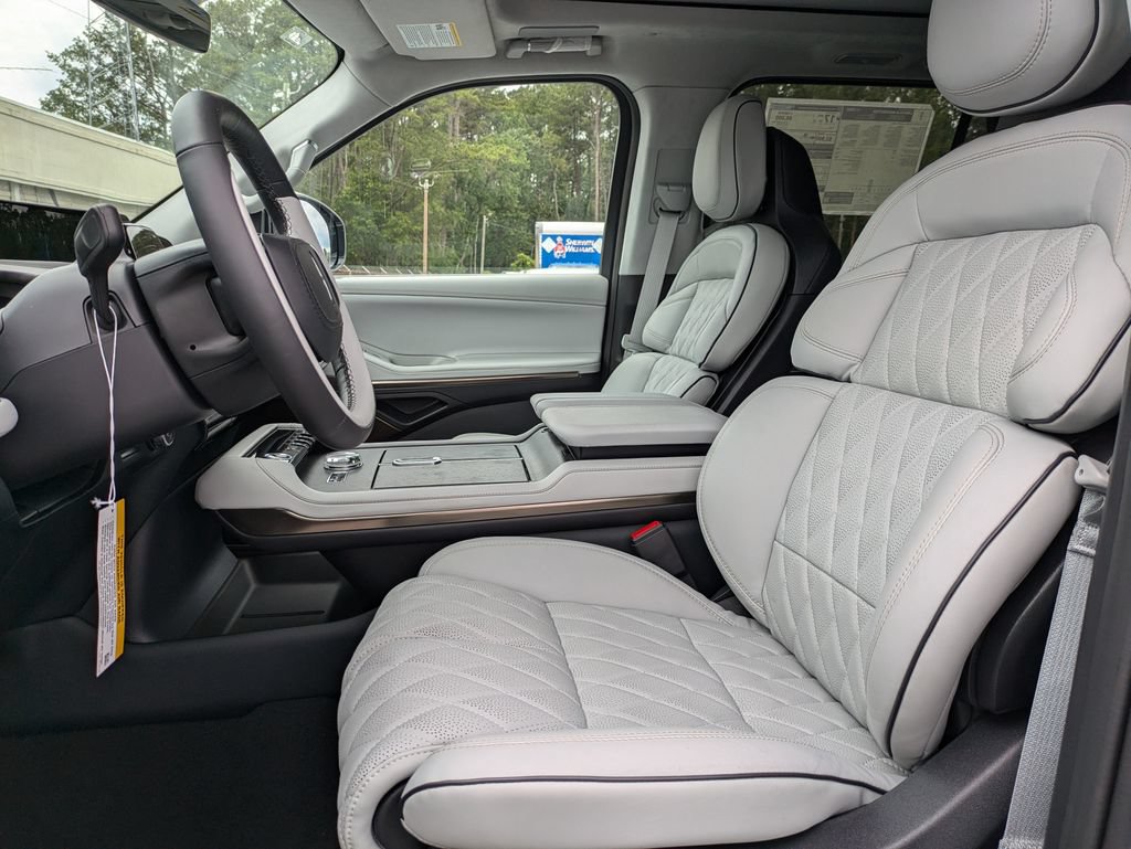 New 2026 Lincoln Navigator L Black Label AWD/4WD image 22