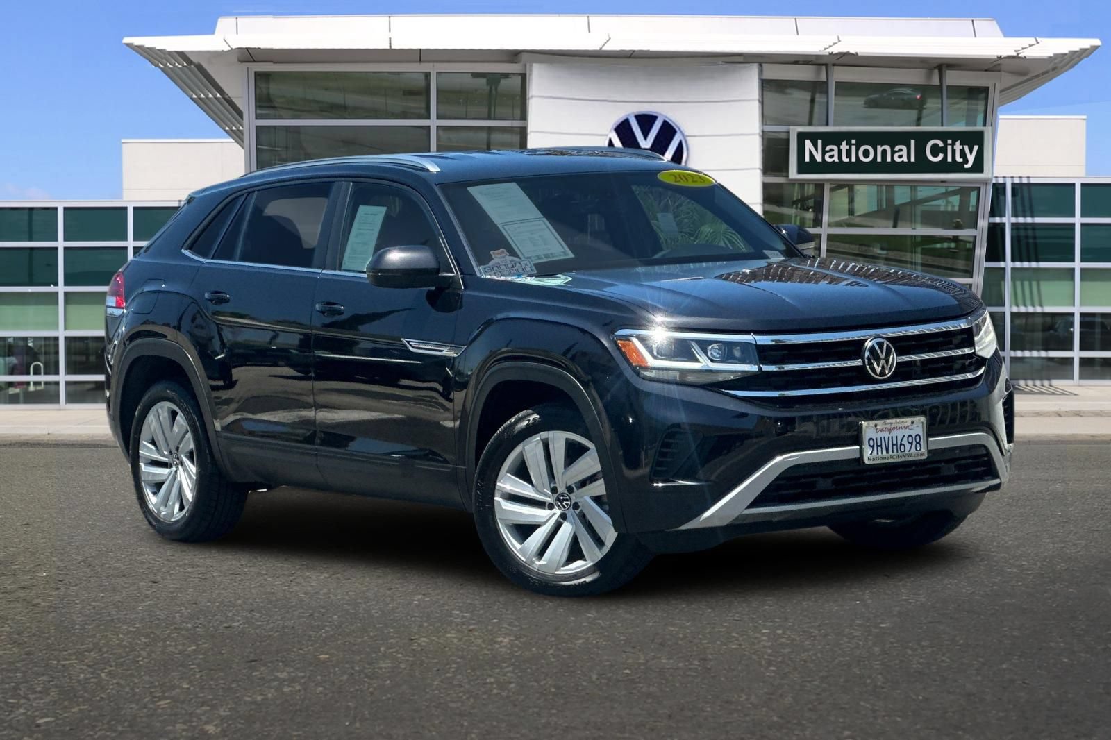 Used 2023 Volkswagen Atlas Cross Sport SE FWD image 2