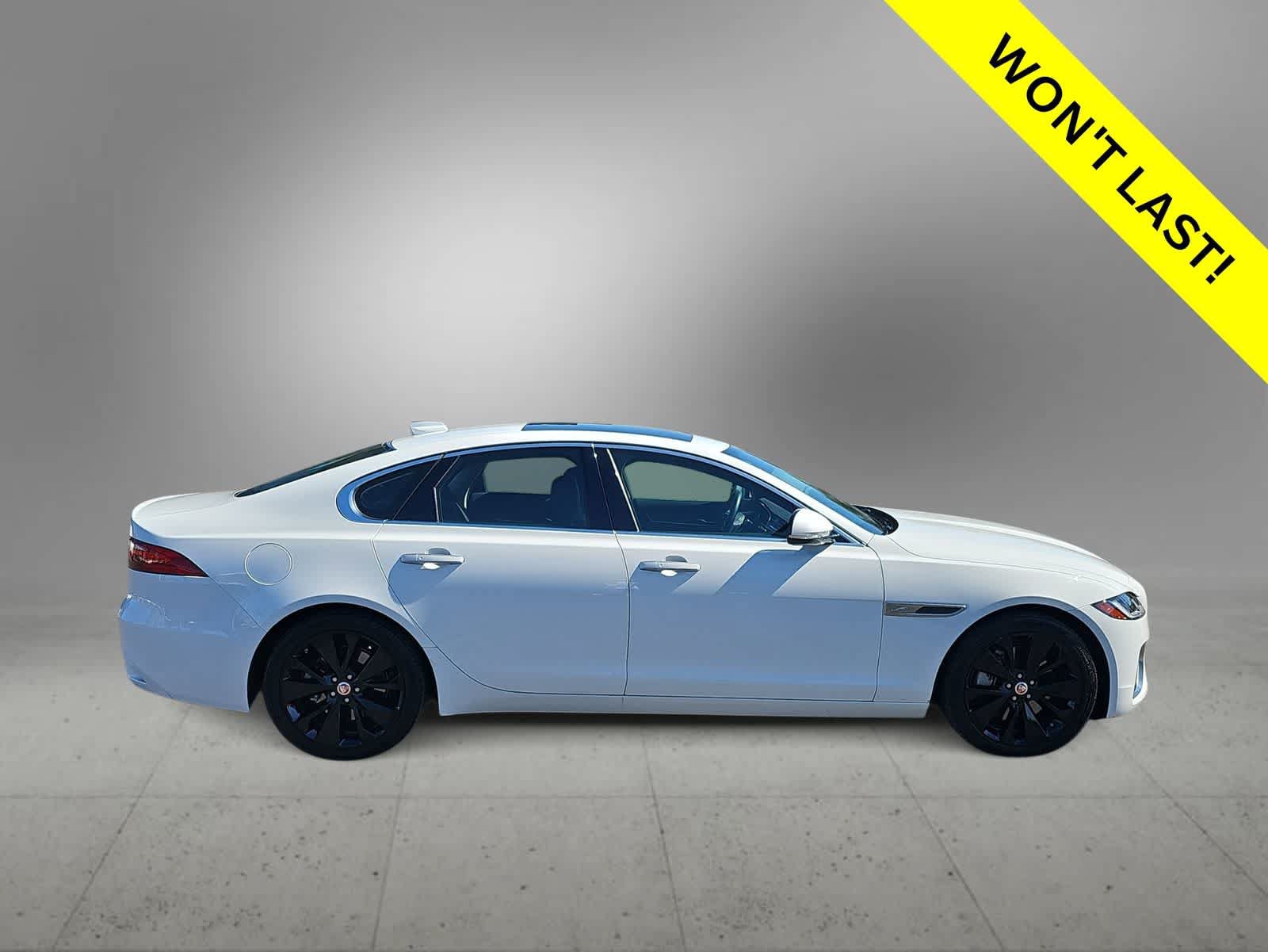 Used 2022 Jaguar XF SE RWD image 9