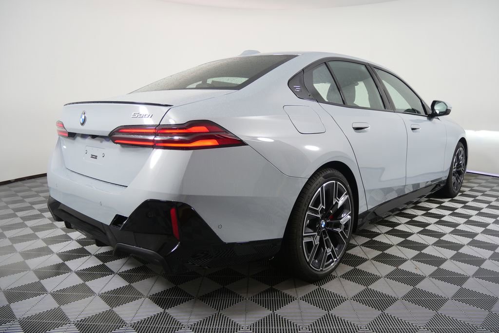 Used 2026 BMW 530i w/ M Sport Package RWD image 3
