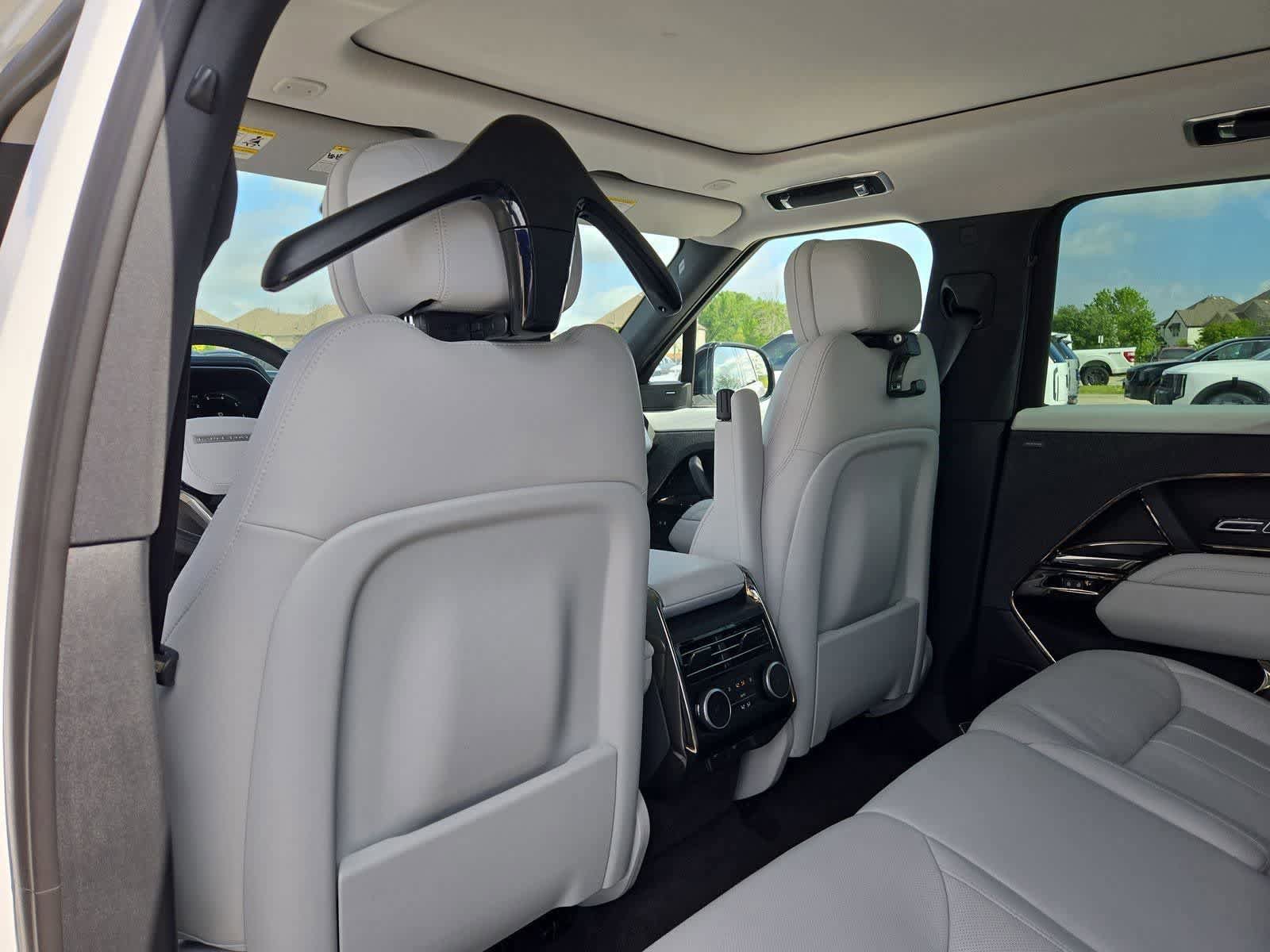 Used 2024 Land Rover Range Rover Sport SE image 16