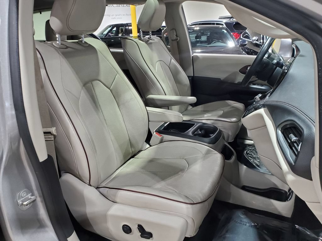 Used 2017 Chrysler Pacifica Limited FWD image 13