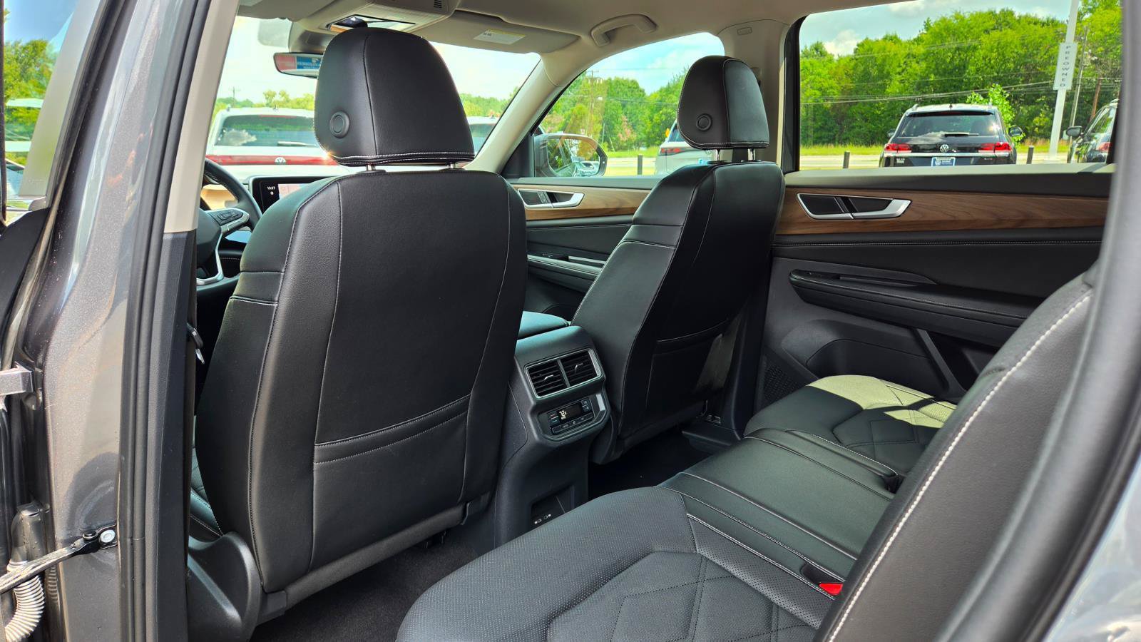 Used 2024 Volkswagen Atlas SE FWD image 44