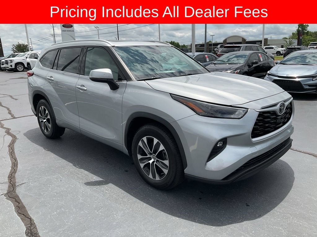Used 2022 Toyota Highlander XLE FWD image 23