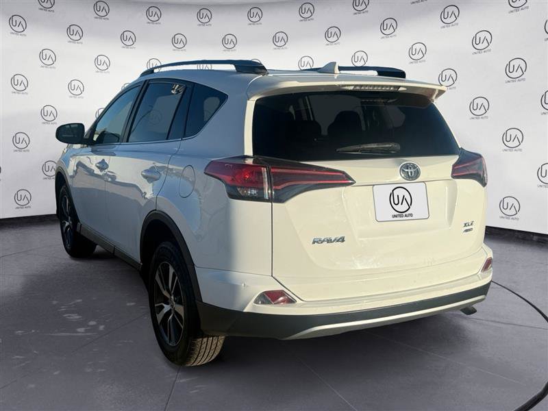 Used 2018 Toyota RAV4 XLE image 3