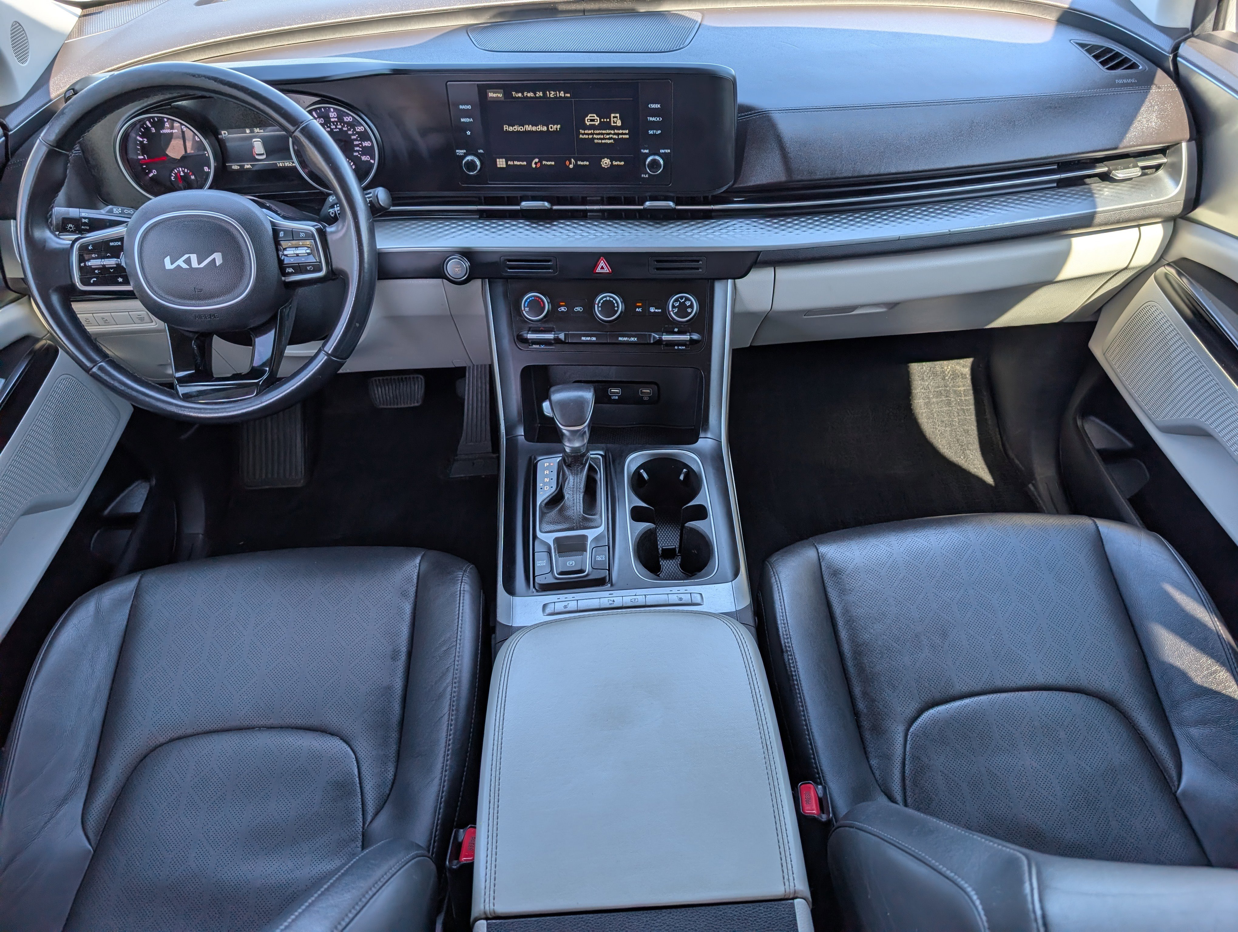 Used 2023 Kia Carnival LX image 5