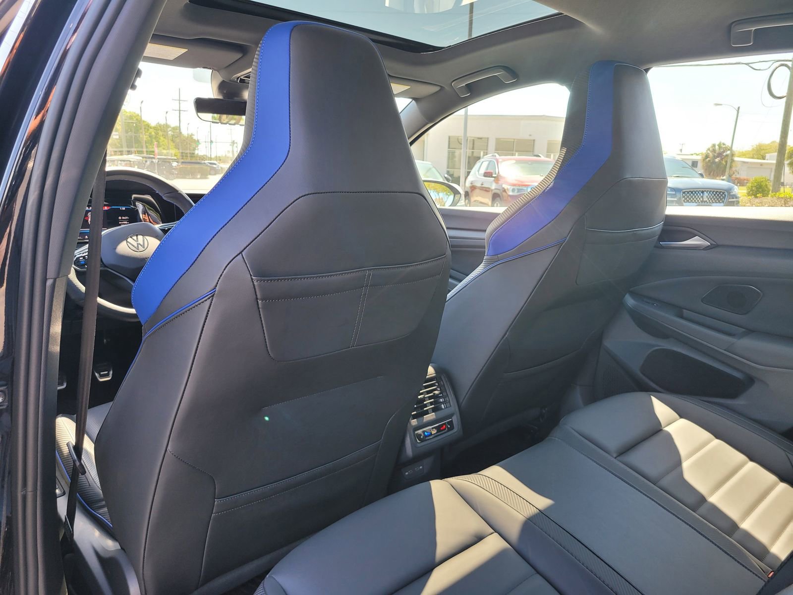 Used 2024 Volkswagen Golf R 2.0T image 13