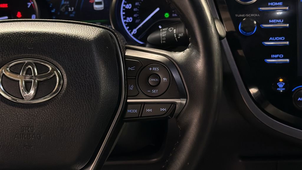 Used 2018 Toyota Camry XLE image 18