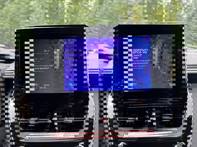 Used 2025 Toyota Corolla SE w/ SE Package image 24