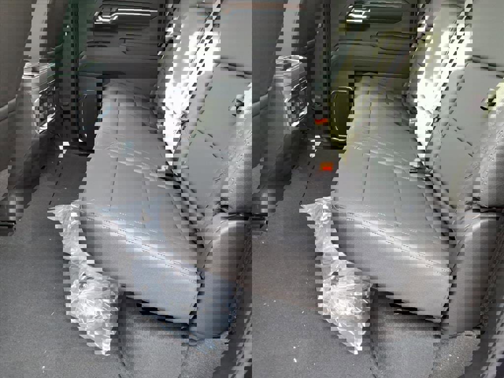 New 2026 GMC Sierra 1500 SLT image 11